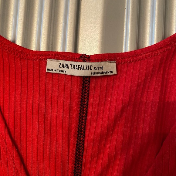 Red exposed stitching short sleeve - Picture 2 of 2